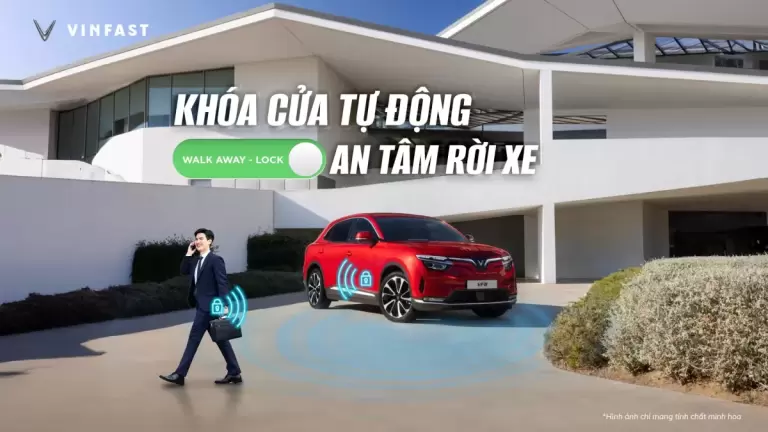 Xe điện VinFast VF 8 màu đỏ kích hoạt khóa cửa tự động Walk-Away Lock