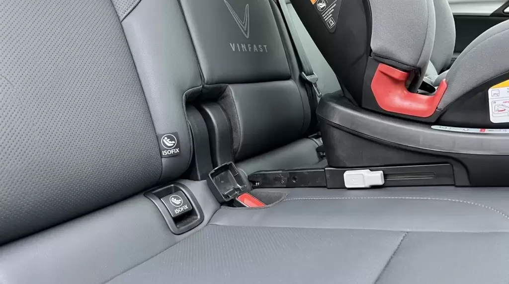 Moc Khoa ISOFIX Tren Xe Vinfast - Chính thức sửa Nghị Định 168: Phạt cảnh cáo lỗi chở trẻ em không ghế an toàn – Lưu ý cho chủ xe điện tại Thái Bình, Hưng Yên tại Hưng Thịnh Phát