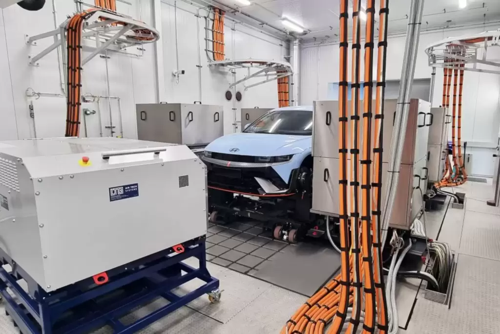 Xe Dien Thu Nghiem Tren Dynamometer Theo Phuong Phap EPA E1786784049231 - EPA là gì? Hiểu đúng tiêu chuẩn đo quãng đường xe điện - VinFast Hưng Thịnh Phát