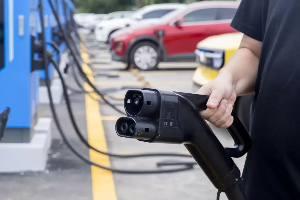 Phichsacdc - Các loại trụ sạc VinFast V-Green: AC và DC, chọn loại nào? - VinFast Hưng Thịnh Phát Phichsacdc - Các loại trụ sạc VinFast V-Green: AC và DC, chọn loại nào? tại Hưng Thịnh Phát