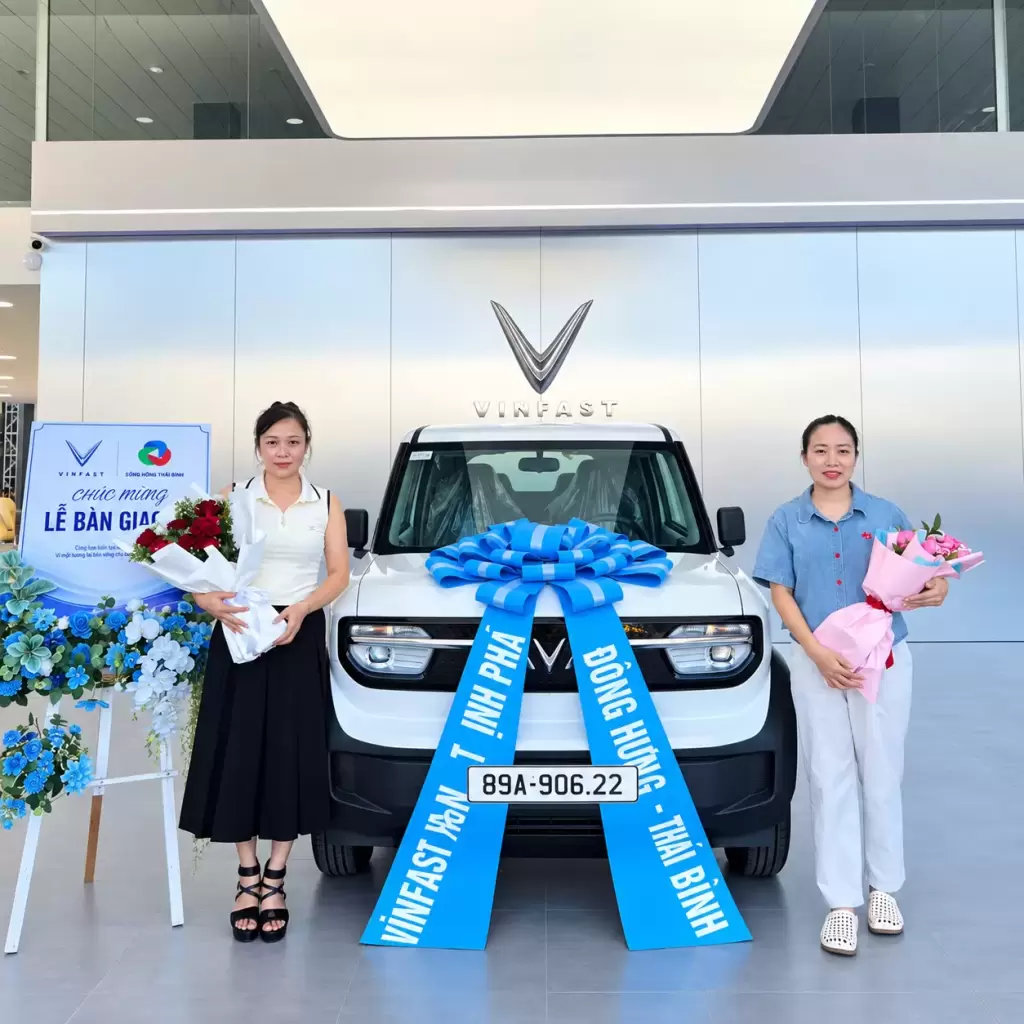 Dang Ngoc Ha VF3 - Khách hàng nhận xe tháng 9/2026 tại VinFast Hưng Thịnh Phát - Showroom VinFast Hưng Thịnh Phát Hưng Yên Khách hàng tươi cười nhận bàn giao xe điện VinFast VF 3