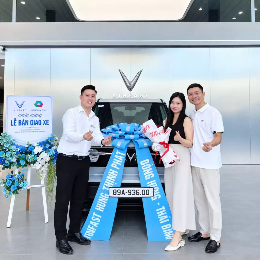 Khach Hoang Thi Duyen VF3 - Khách hàng nhận xe tháng 9/2026 tại VinFast Hưng Thịnh Phát - VinFast Hưng Yên Lễ bàn giao xe điện VinFast VF 3 cho khách hàng