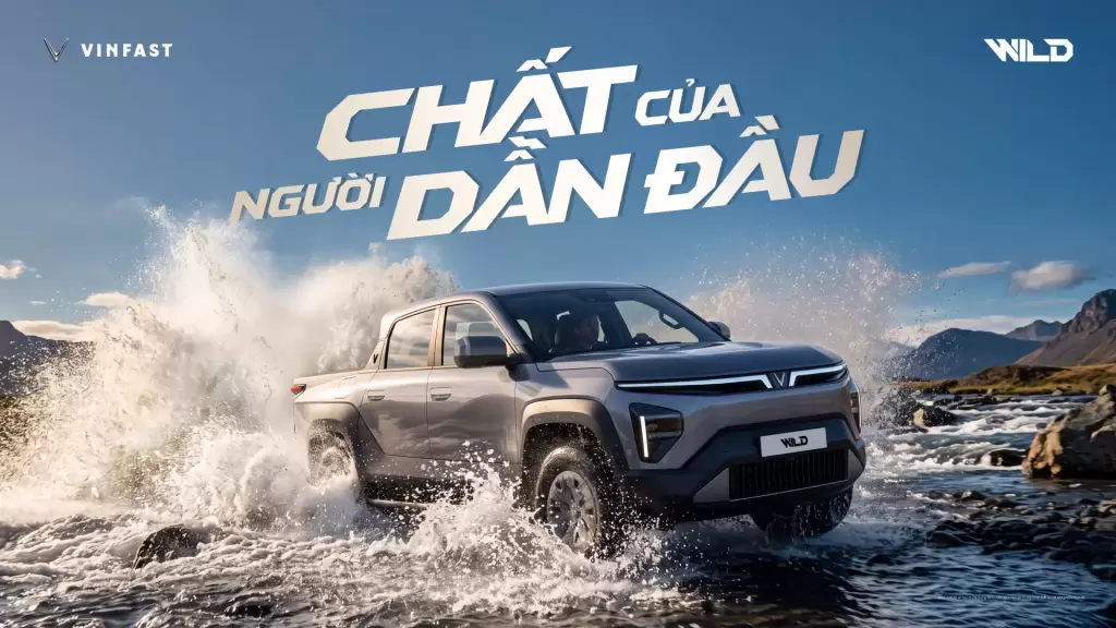 Xe bán tải điện VinFast VF Wild màu xám rẽ nước vượt địa hình