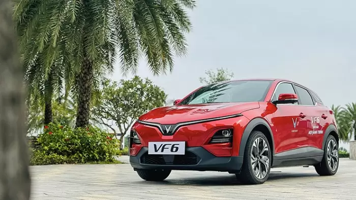 Xe điện VinFast VF 6 màu đỏ thiết kế hiện đại